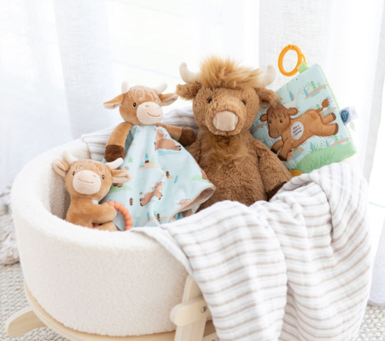 Mary Meyer Hetty Highland Cow Crinkle Teether